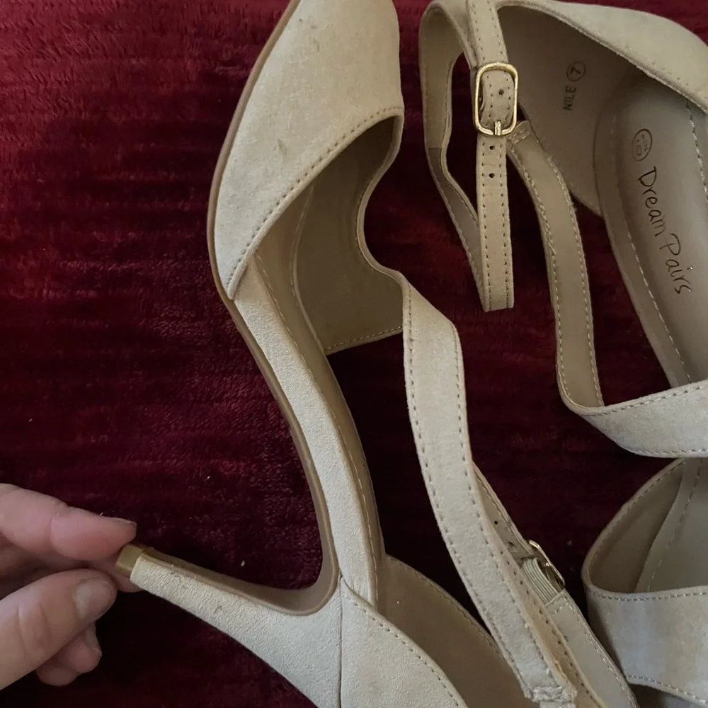 Dream Pairs Women's Tan Heels- Hardly Used still in good condition.